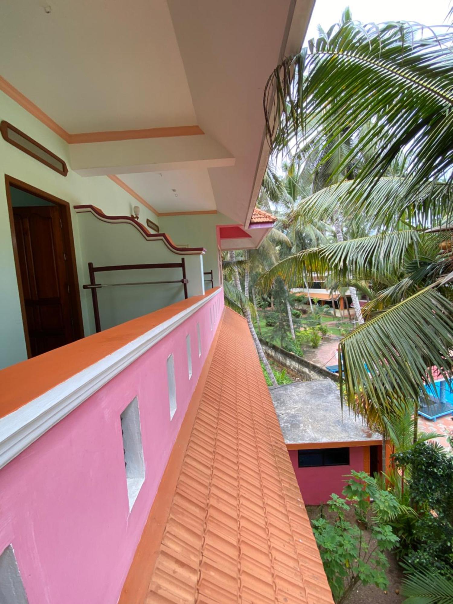 Packbag Comfort Bed & Breakfast โกวาลัม ภายนอก รูปภาพ