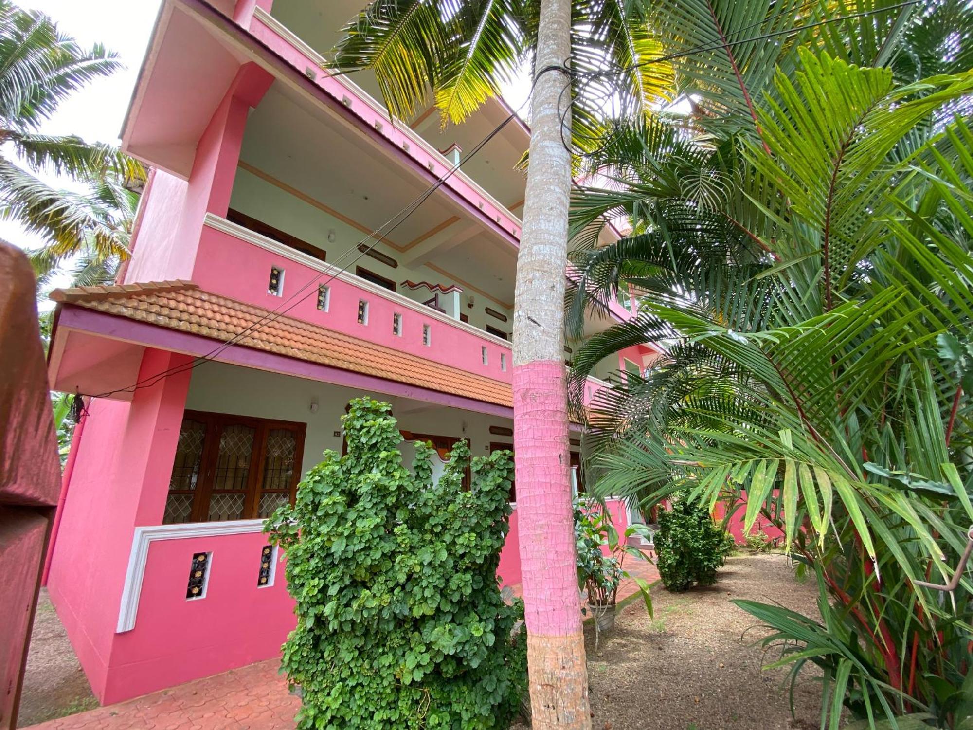 Packbag Comfort Bed & Breakfast โกวาลัม ภายนอก รูปภาพ