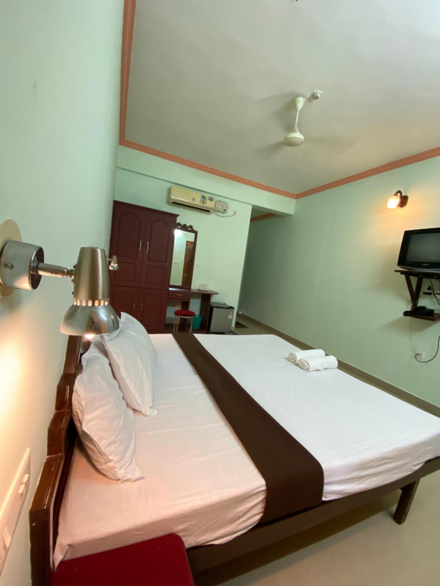 Packbag Comfort Bed & Breakfast โกวาลัม ภายนอก รูปภาพ