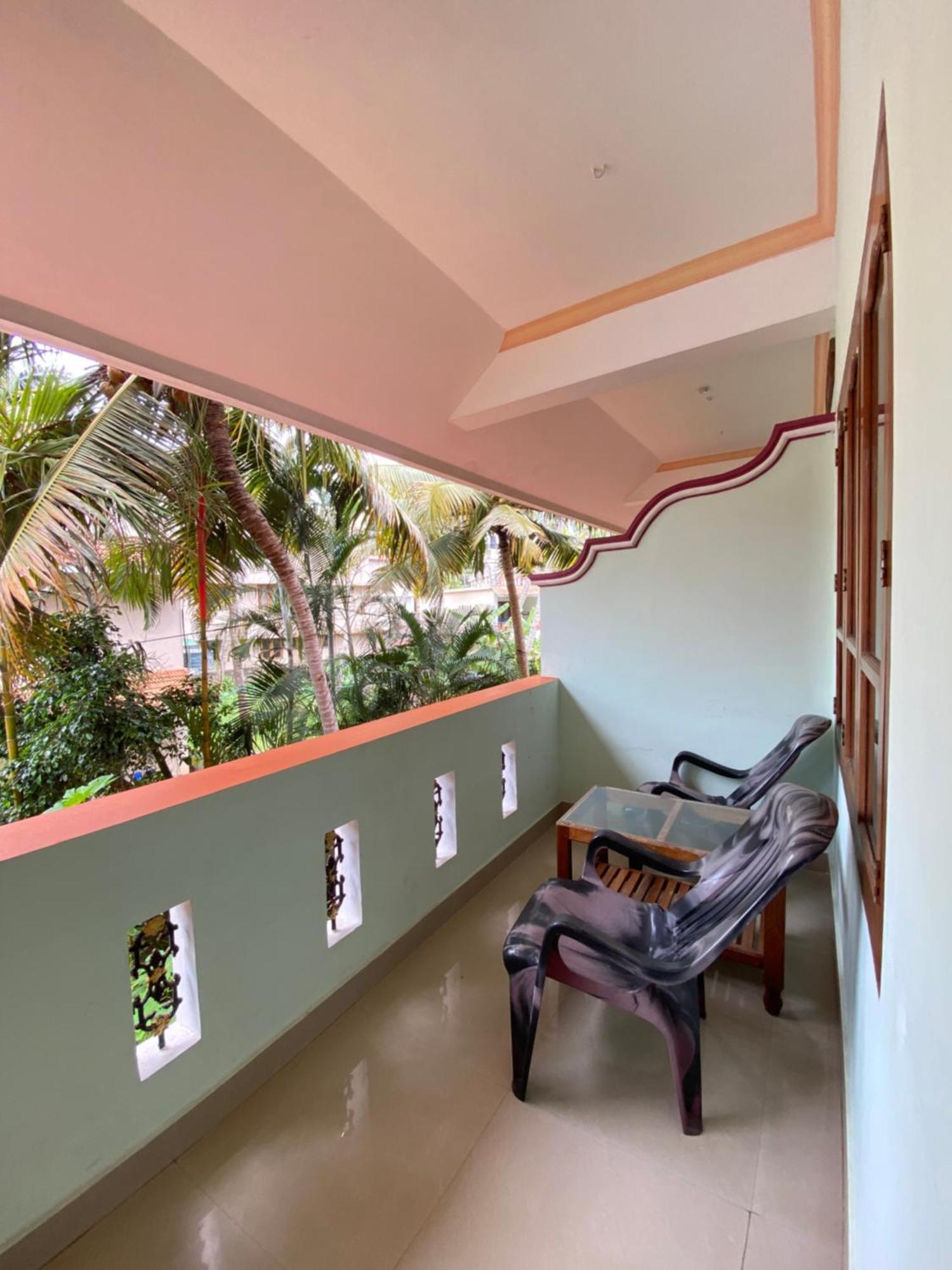 Packbag Comfort Bed & Breakfast โกวาลัม ภายนอก รูปภาพ