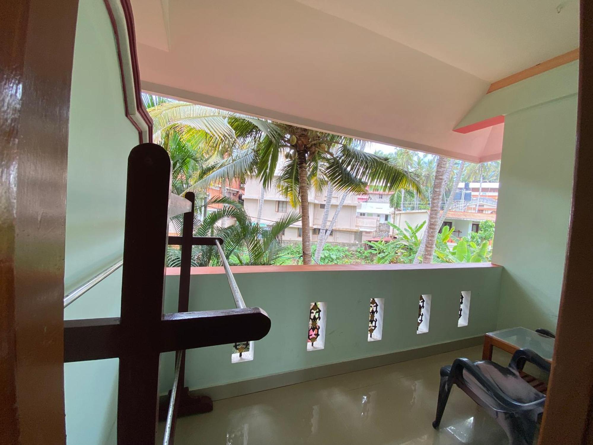 Packbag Comfort Bed & Breakfast โกวาลัม ภายนอก รูปภาพ