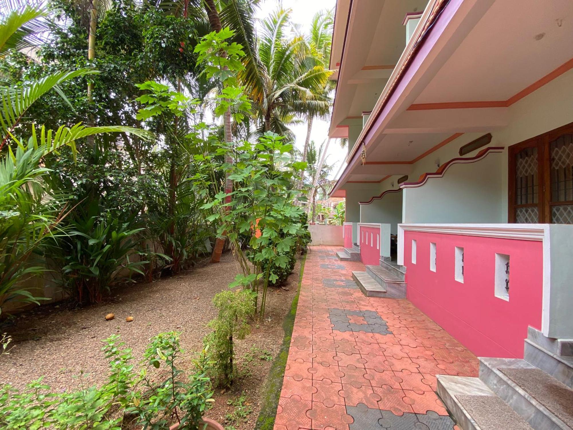 Packbag Comfort Bed & Breakfast โกวาลัม ภายนอก รูปภาพ