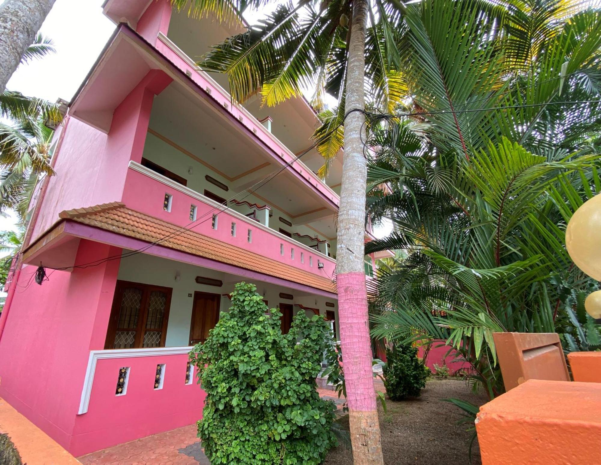 Packbag Comfort Bed & Breakfast โกวาลัม ภายนอก รูปภาพ