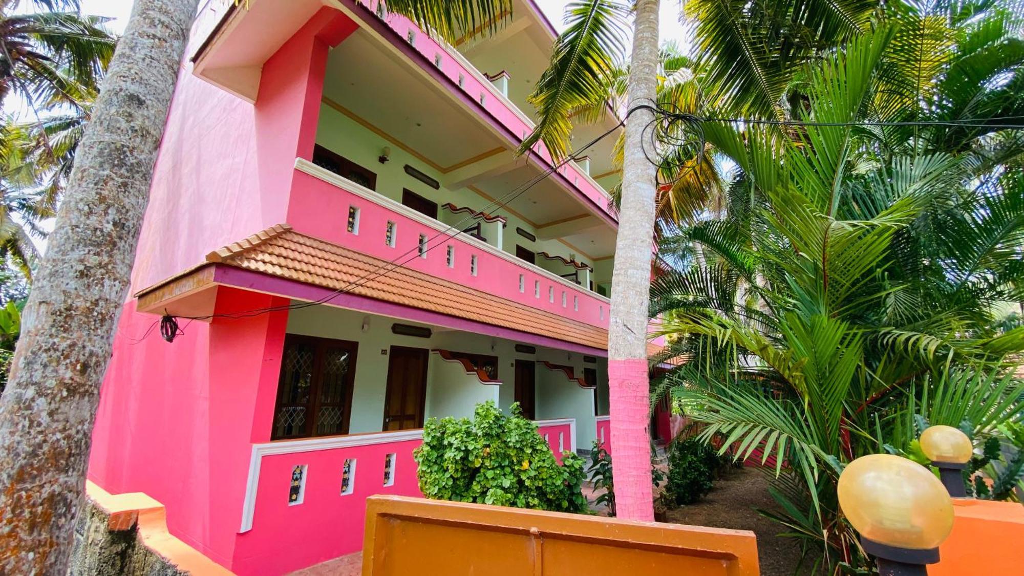 Packbag Comfort Bed & Breakfast โกวาลัม ภายนอก รูปภาพ
